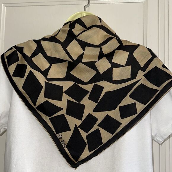 Vintage mid century mod Vera black & tan(gold) rectangle motif large scarf - Picture 11 of 11
